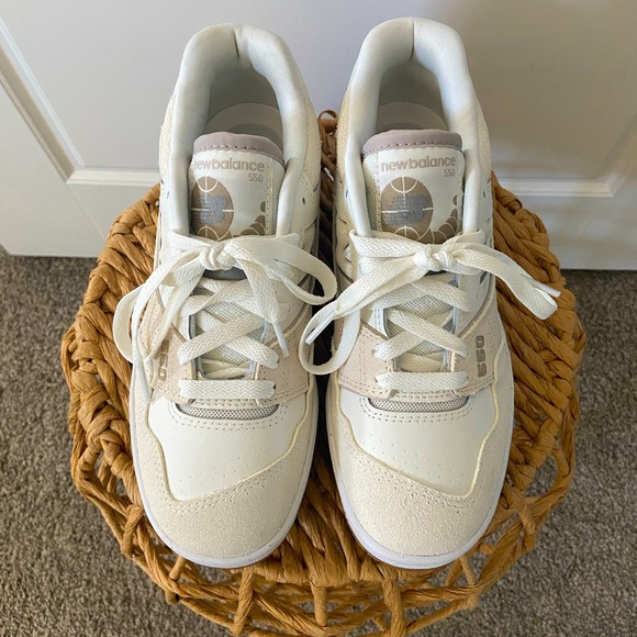 **SOLD** Women’s NEW BALANCE 550 court shoes size 6.5 - Picture 3 of 7